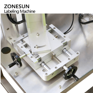 Advanced square bottle labeling machine for Beverage Industry